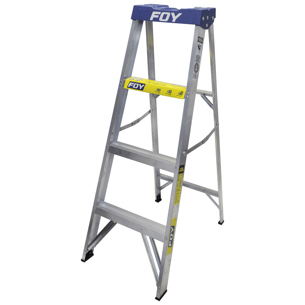 Escalera de tijera tipo 3 de aluminio y tapa plástica con 3 peldaños