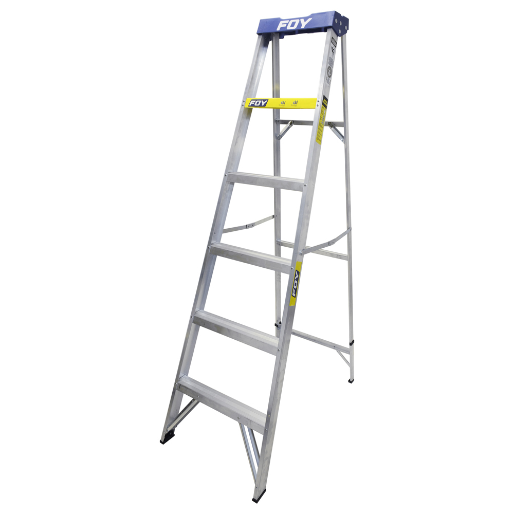 Escalera de tijera tipo 3 de aluminio y tapa plástica con 5 peldaños